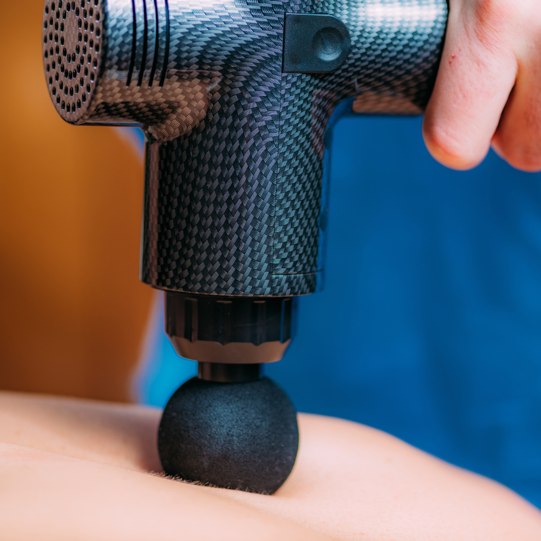 Étui de transport ouvert montrant l'appareil et ses accessoires