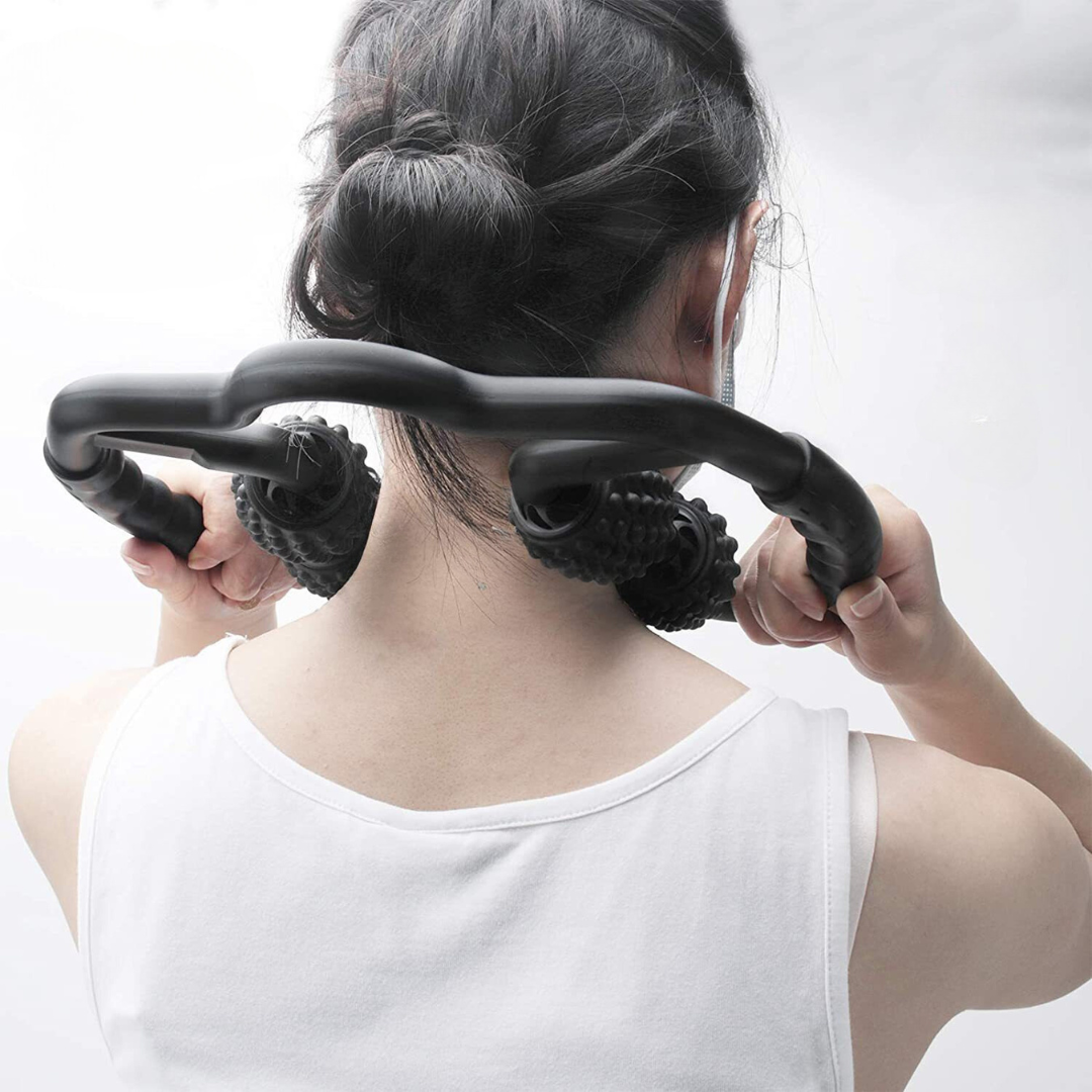 Rouleau de massage utilisé sur un mollet pour soulager la tension