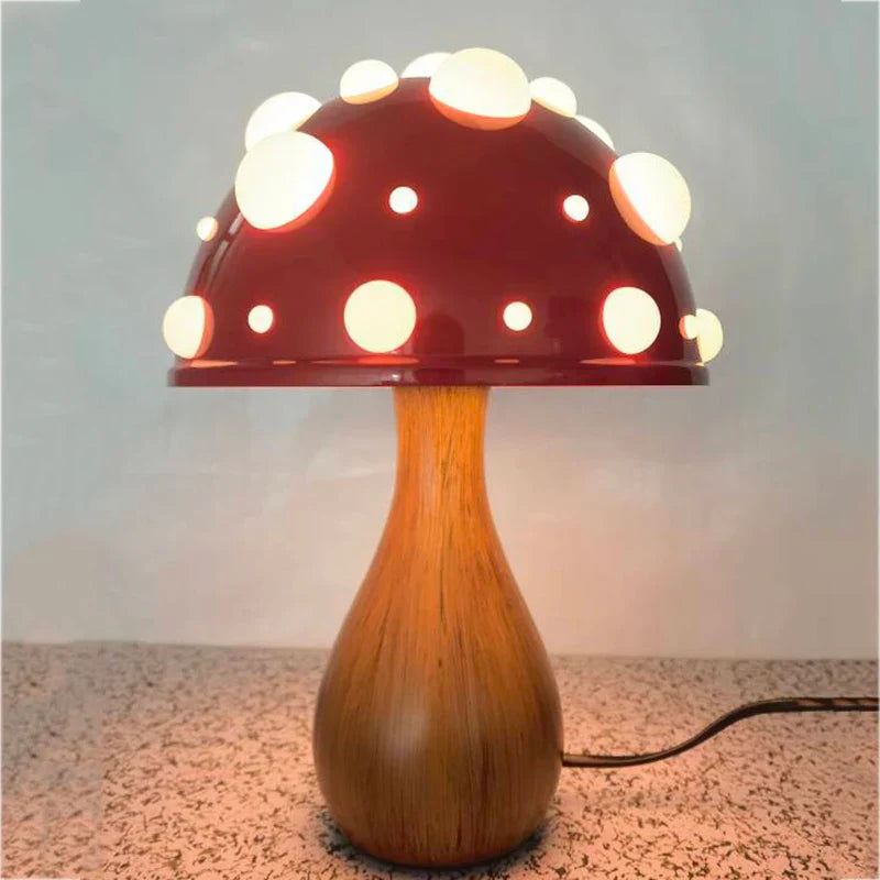 Lampe champignon Amanite dans un salon cosy