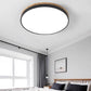 Lampe de plafond avec finition bois et détails verts
