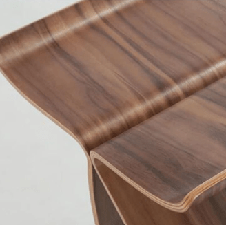 Banc en bois utilisé comme élément décoratif