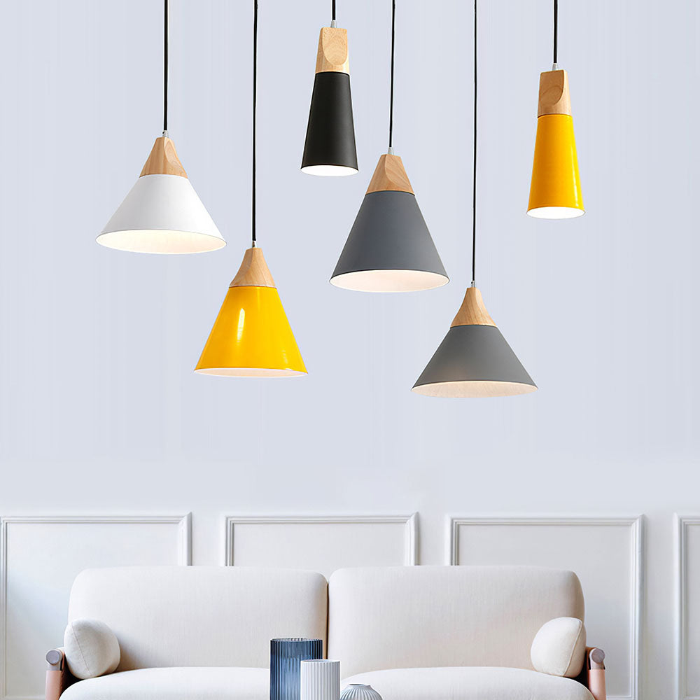 Vue d'ensemble de plusieurs lampes dans un salon