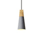 Détail du support en bois de la lampe