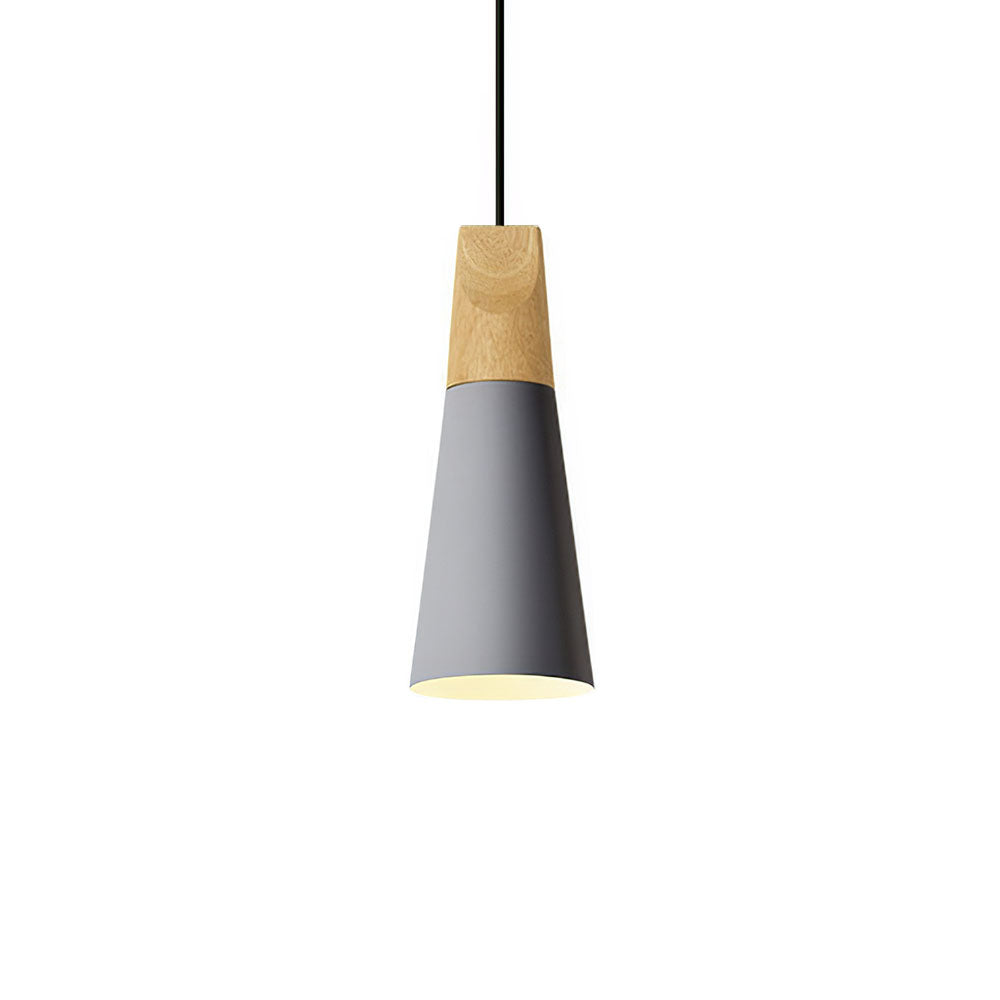 Détail du support en bois de la lampe