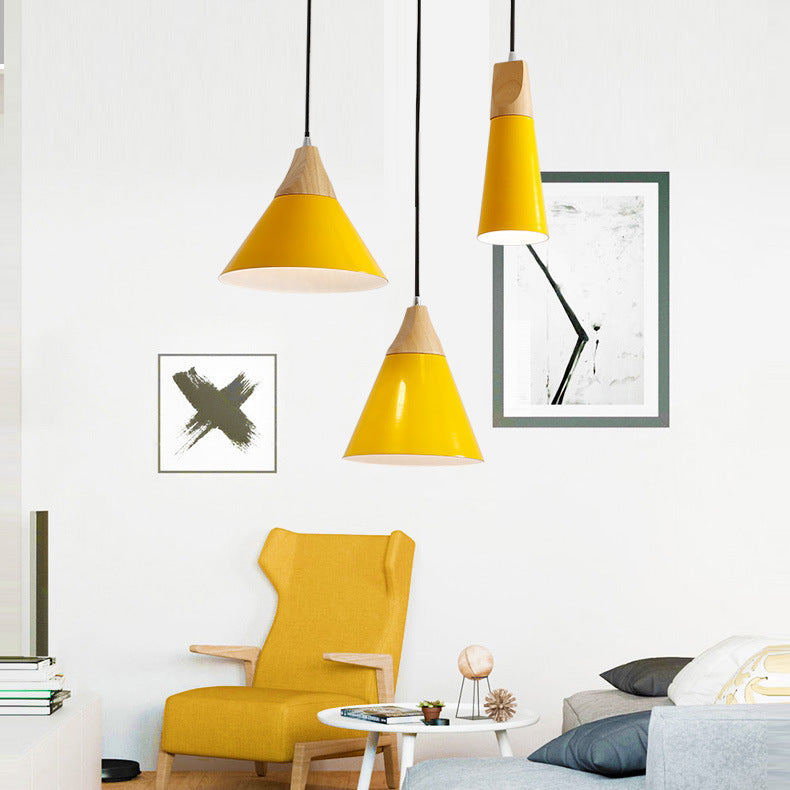 Lampe suspendue moderne, intégrée dans un salon
