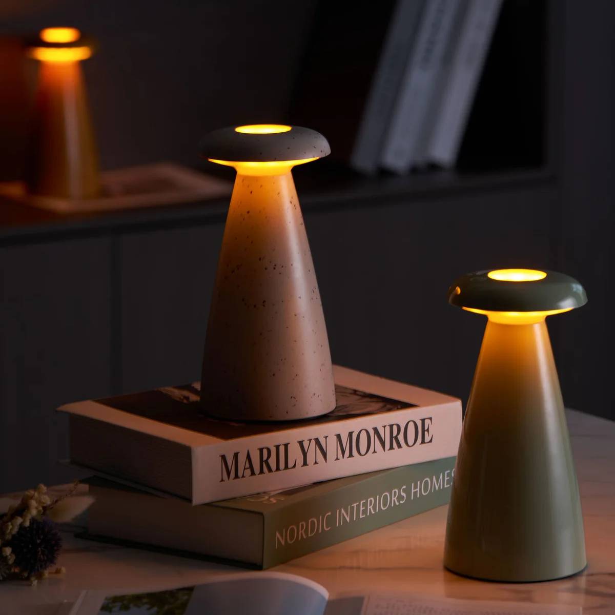 Lampe LED champignon allumée, ambiance chaleureuse