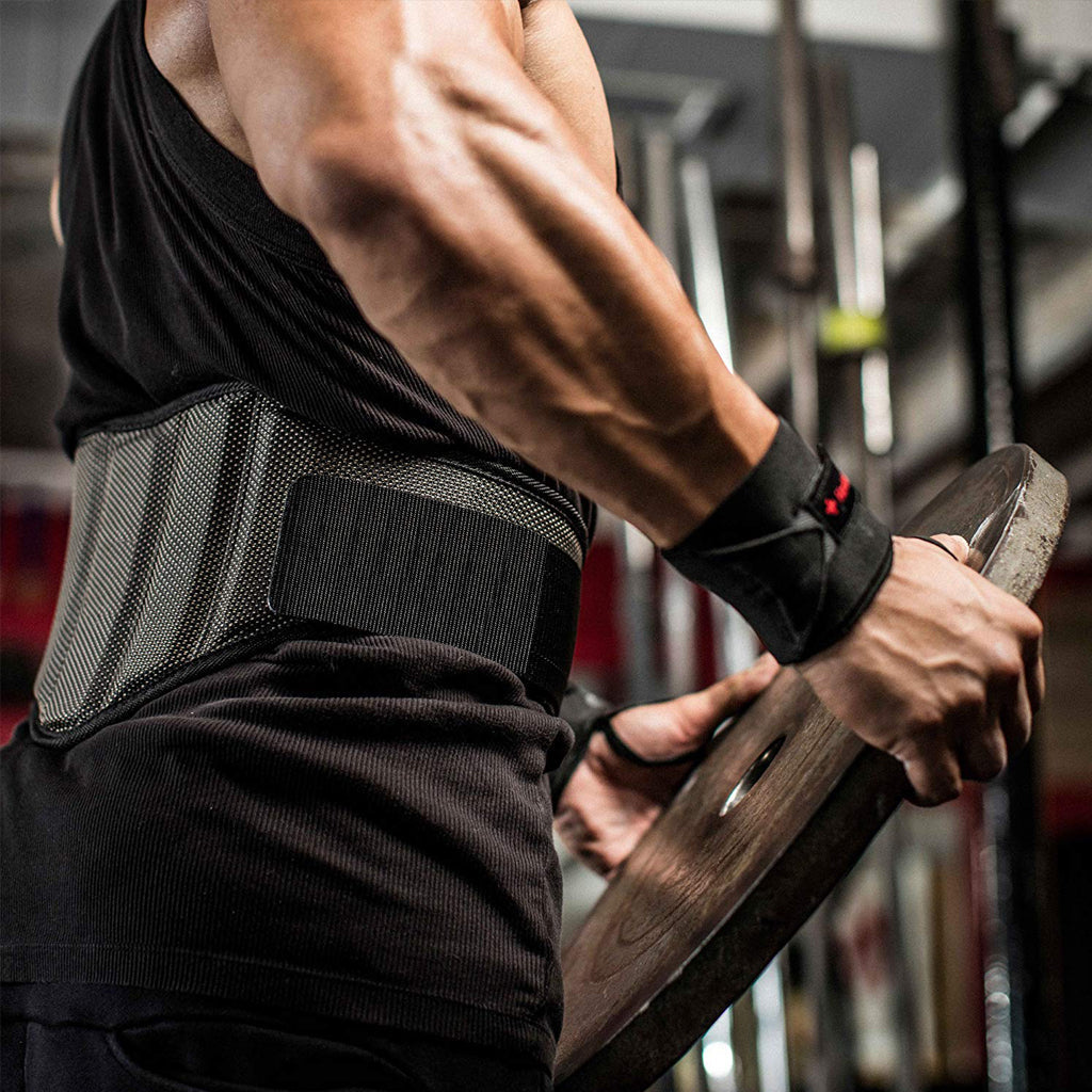 Gros plan sur la fermeture Velcro de la ceinture