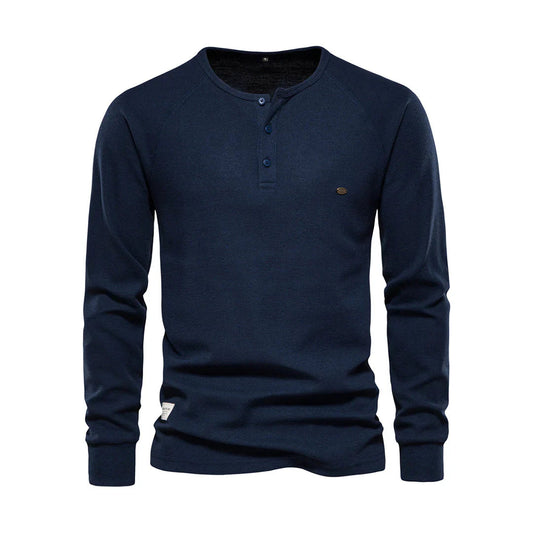 Chemise homme manches longues, pliée et présentée