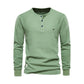 Chemise décontractée homme manches longues sur cintre