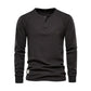 Vue latérale d'une chemise décontractée pour homme