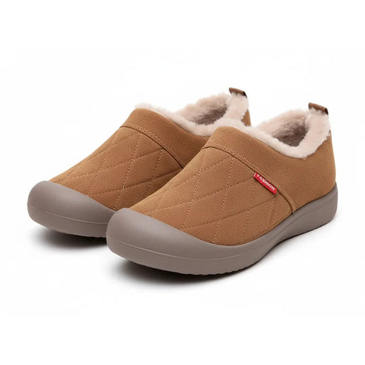 Chaussons à enfiler montrant la semelle antidérapante
