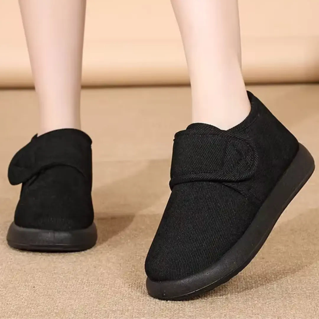 Chaussons ouverts montrant l'intérieur spacieux et doux