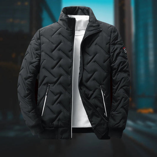 Vue arrière du manteau d'hiver en duvet, coupe classique