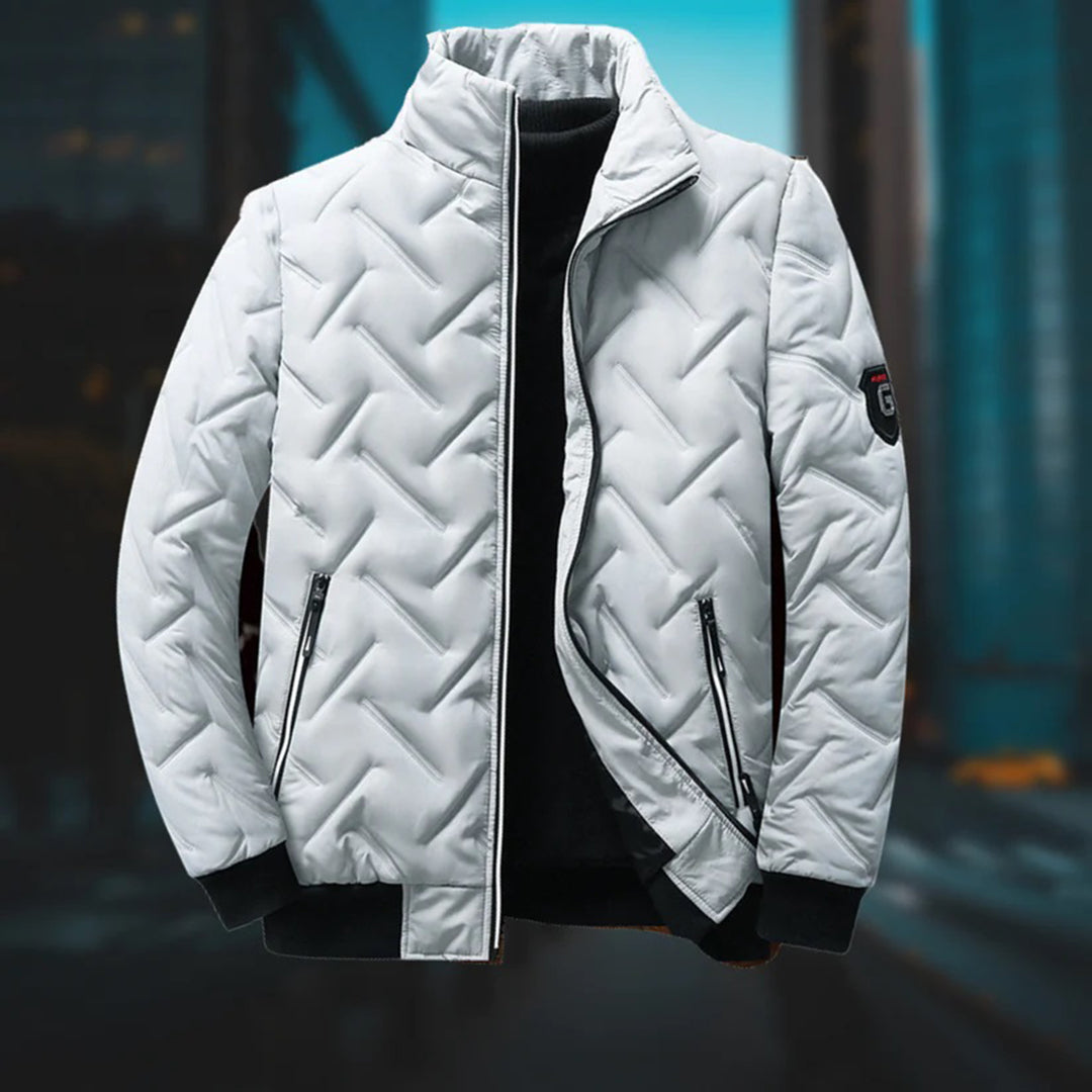 Détail des poches pratiques du manteau d'hiver pour homme