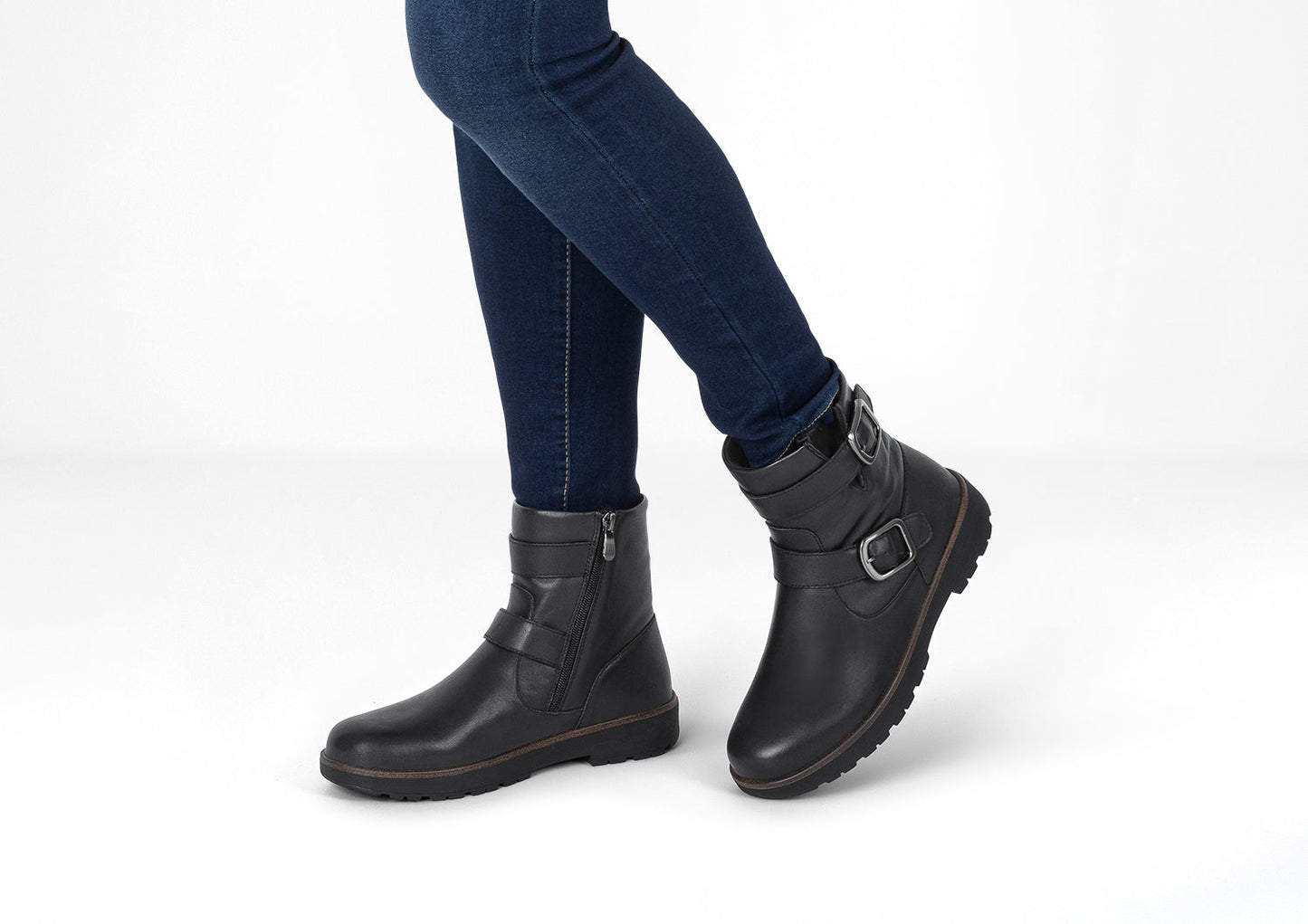 Bottes mi-mollet en cuir noir avec boucles décoratives