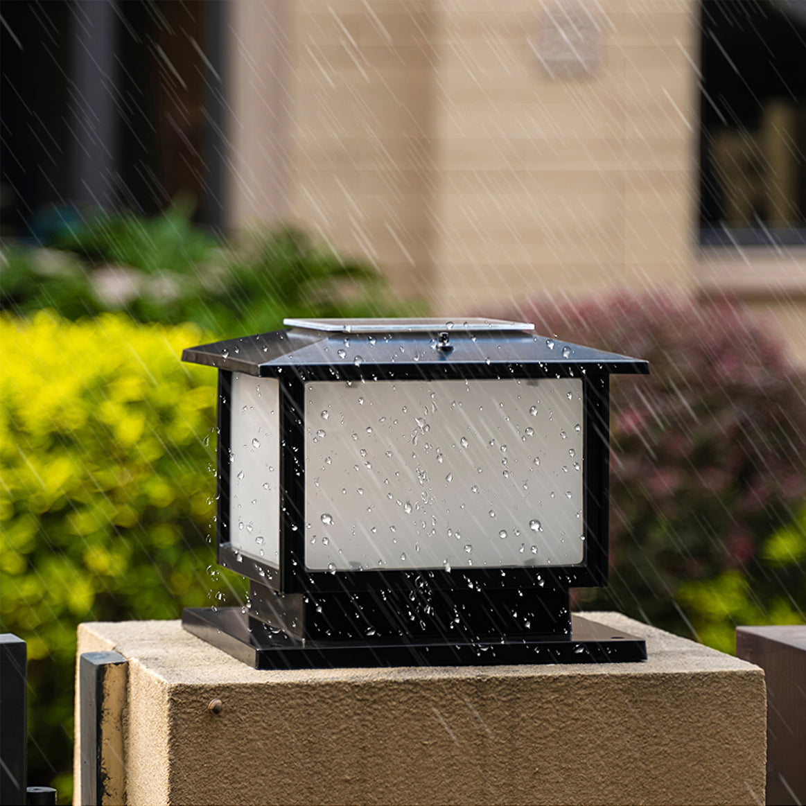 Lampe LED noire sur un bureau moderne en bois