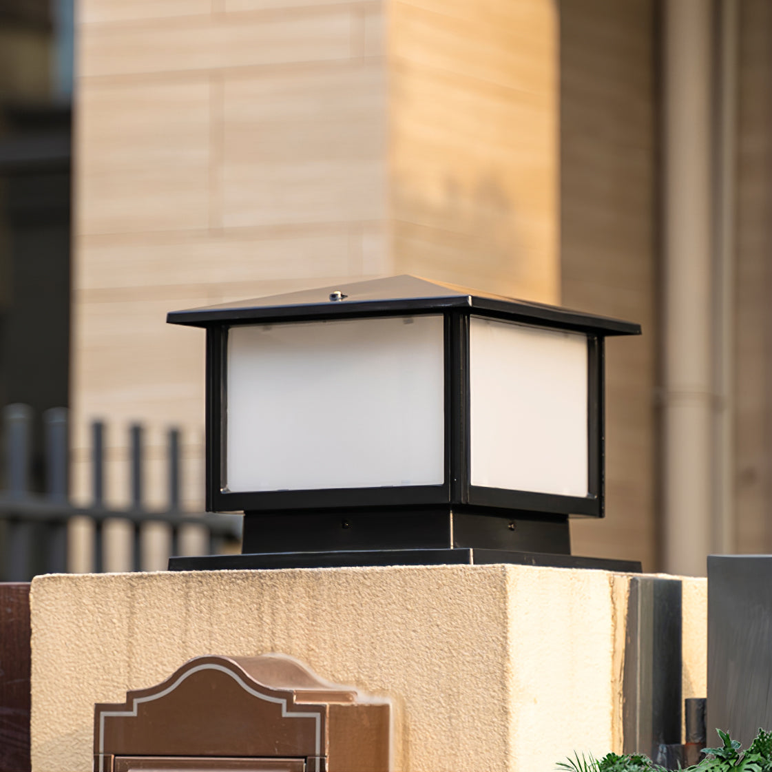 Vue rapprochée de la base en PVC mat de la lampe