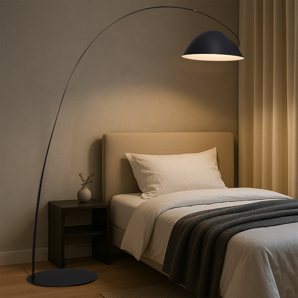Vue rapprochée de l'abat-jour métallique de la lampe