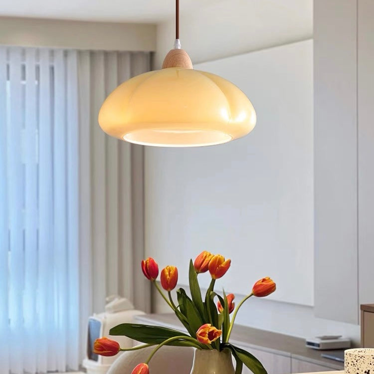 Détail du design distinctif de la lampe en verre