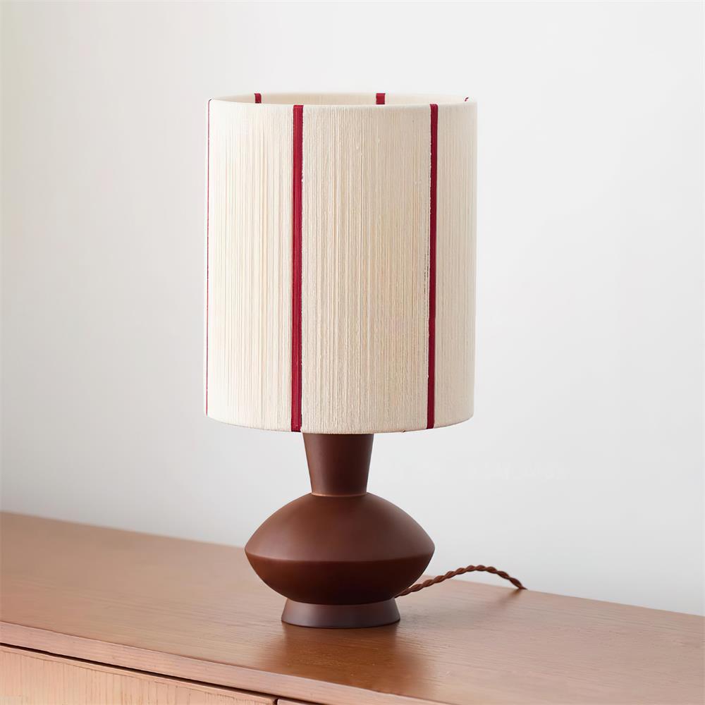 Vue d'ensemble de la lampe dans un décor minimaliste