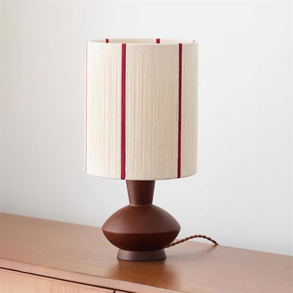 Vue d'ensemble de la lampe dans un décor minimaliste