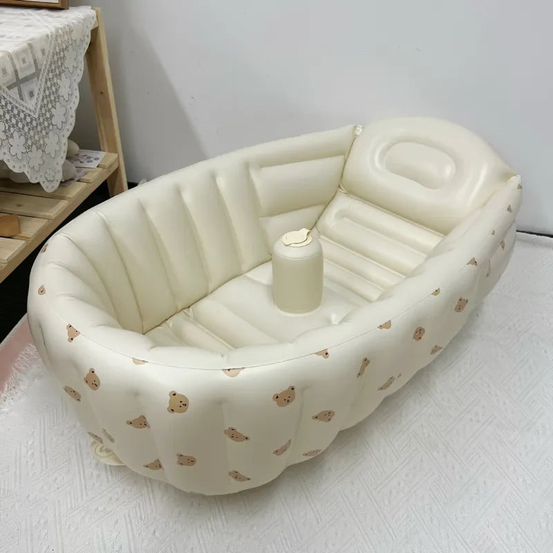 Gros plan sur le matériau PVC sans BPA de la baignoire bébé