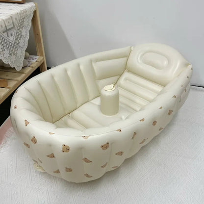 Gros plan sur le matériau PVC sans BPA de la baignoire bébé