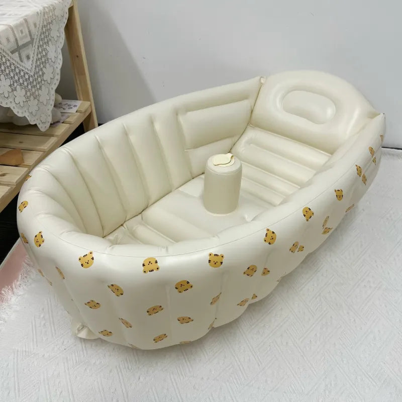 Baignoire bébé montrée avec coussin de soutien inclus
