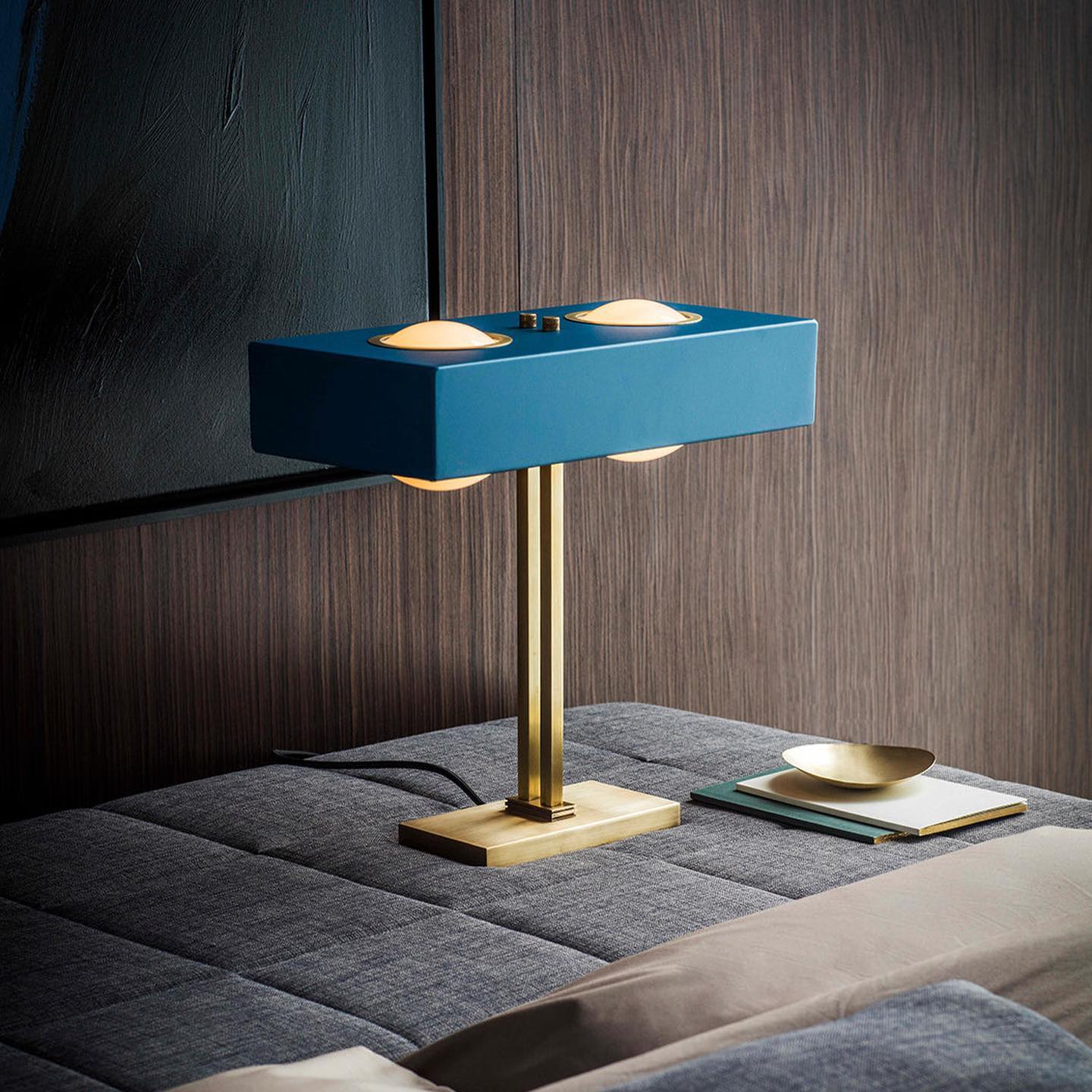 Lampe éteinte, montrant sa structure élégante