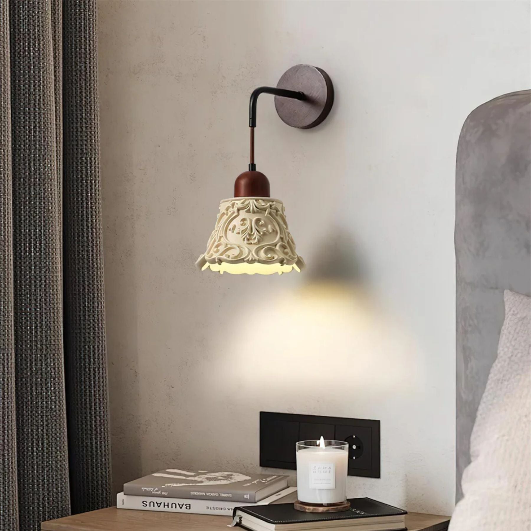 Applique murale éclairant un couloir élégant