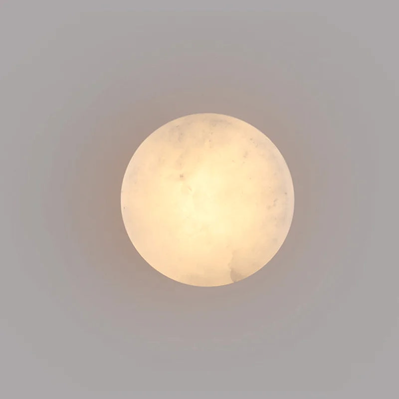 Détail du montage mural de l'applique en marbre