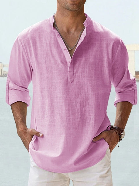 Zoom sur la manche de la chemise en lin, couture visible