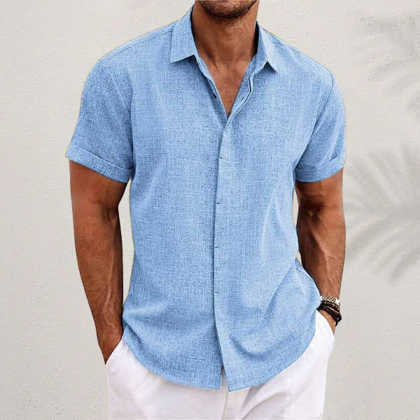 Chemise à manches courtes sur un mannequin