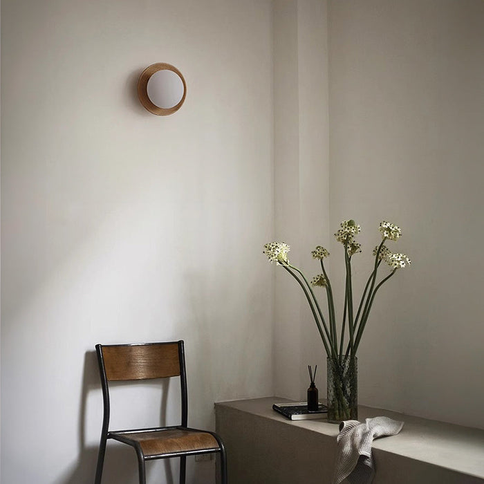 Installation de l'applique dans un couloir moderne