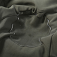 Détail du tissu déperlant et coupe-vent du pantalon