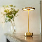 Lampe de table sans fil posée sur un bureau moderne