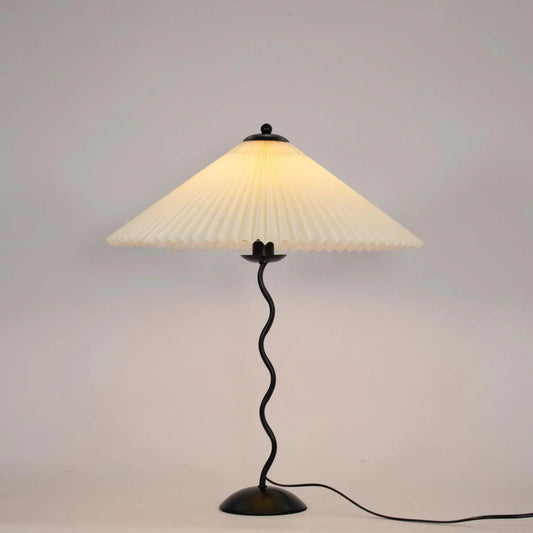 Lampe de table avec douille E14 visible