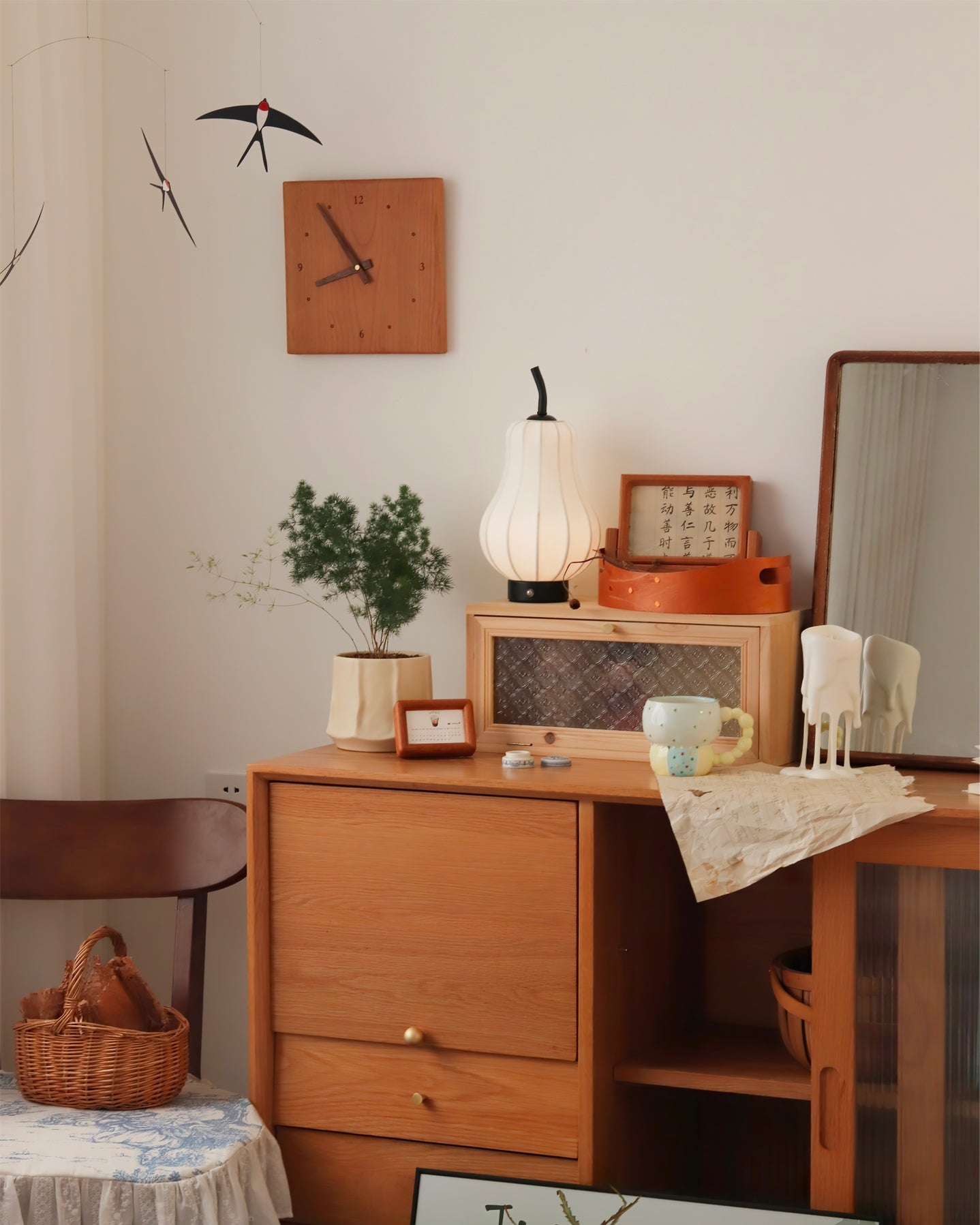 Lampe allumée, créant une ambiance chaleureuse