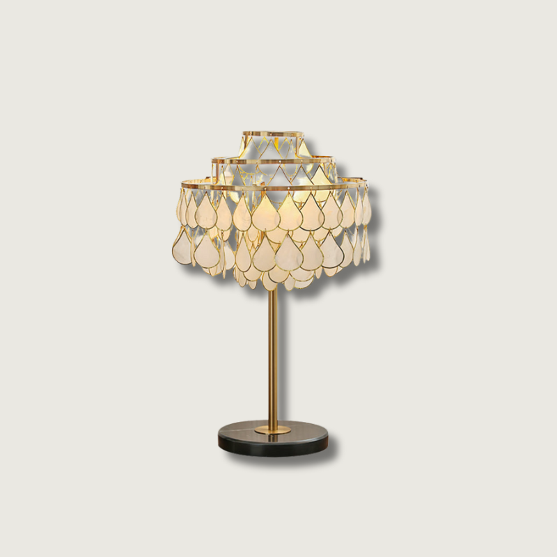 Lampe de bureau avec câble et prise visibles