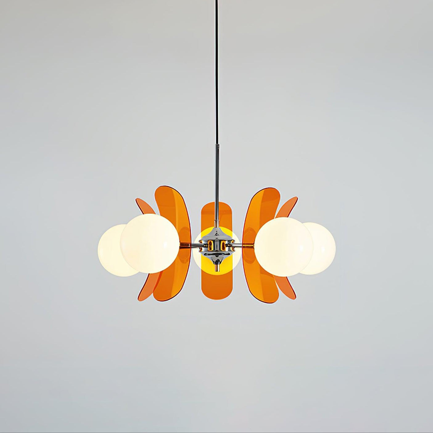 Détail des ailes colorées ajoutant une touche moderne