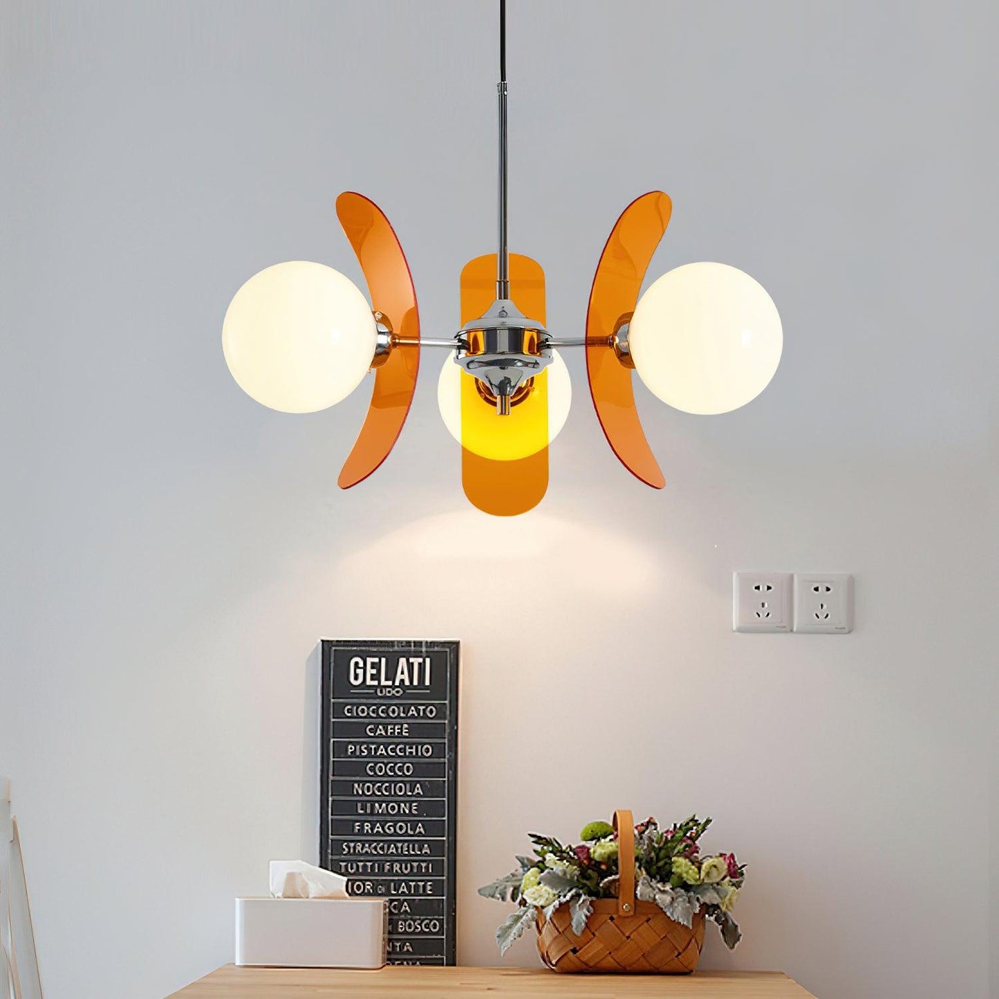 Lampe design moderne avec ailes colorées