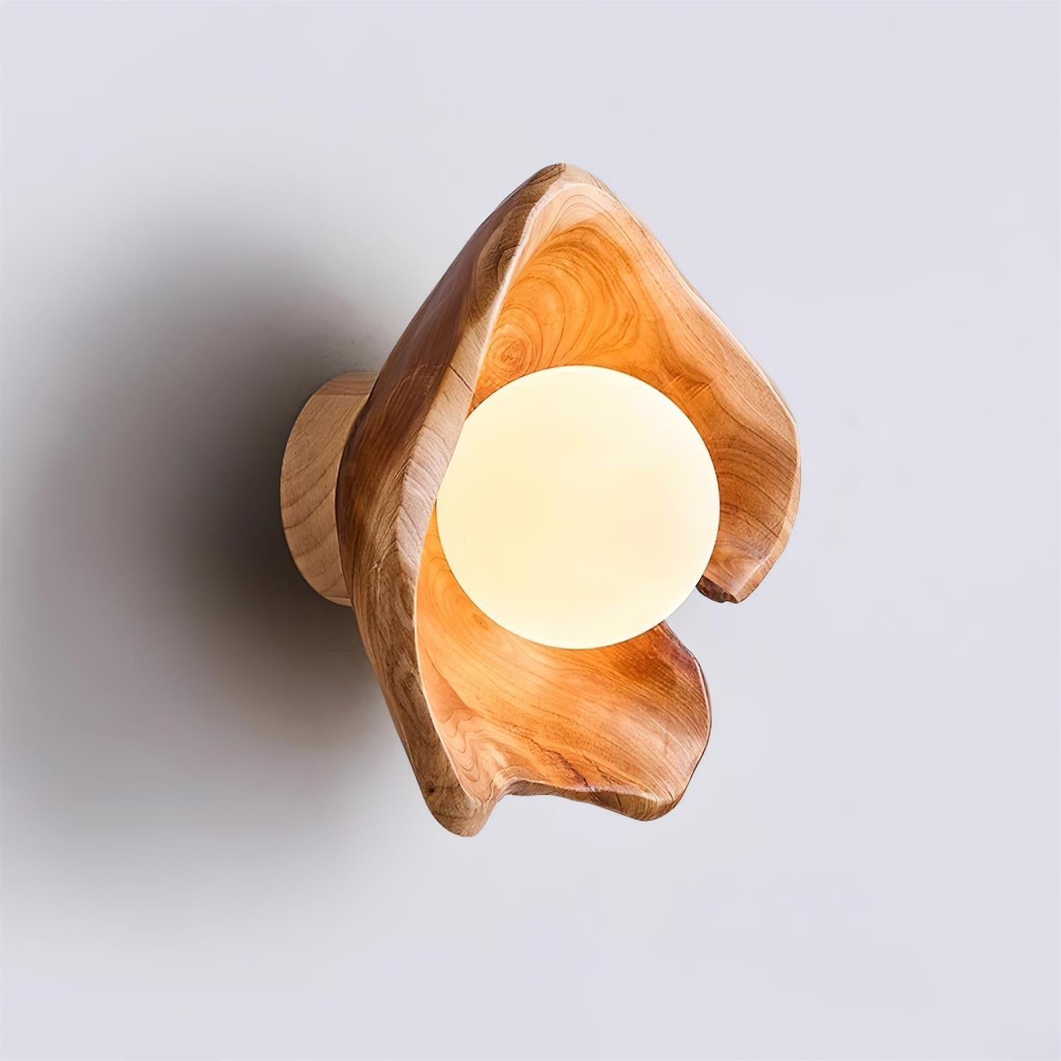 Vue rapprochée de l'applique en bois avec lumière douce