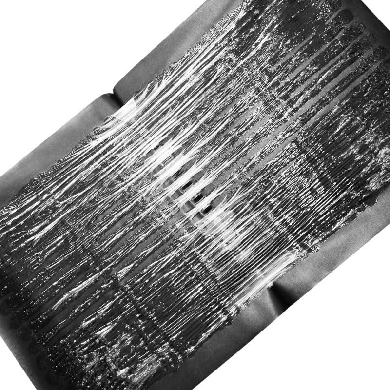 Gros plan sur la texture adhésive du piège à colle