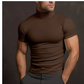 Détail du col roulé moderne sur un mannequin masculin