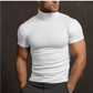 Pull col roulé porté sous une veste, style chic