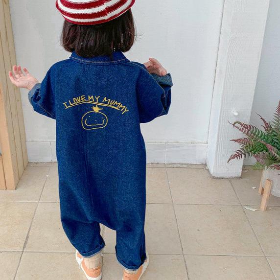 Combinaison enfant bleu et beige avec motifs ludiques