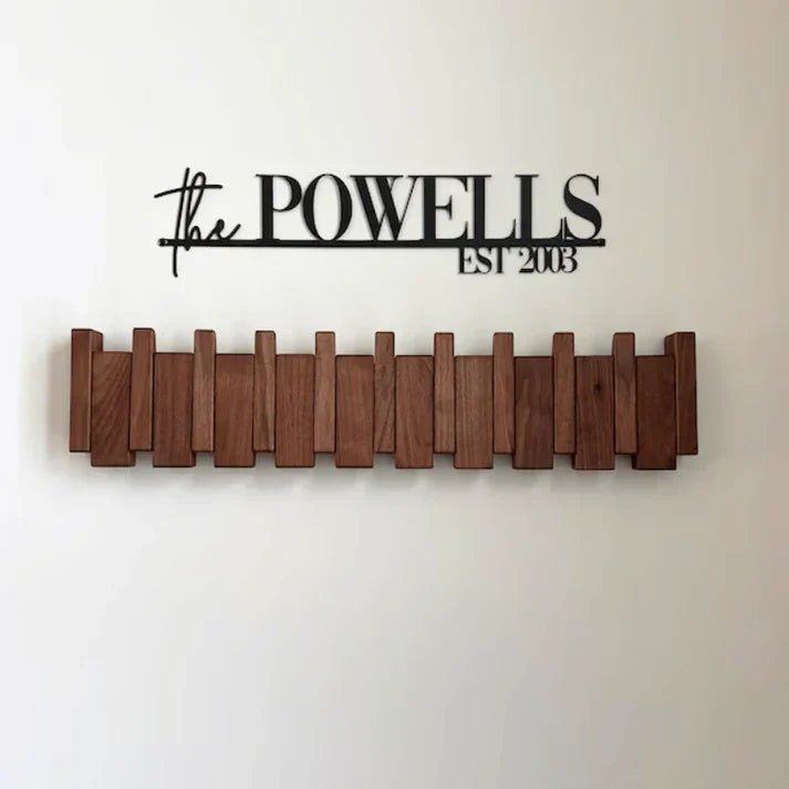 Porte-manteau en bois avec design de touches de piano
