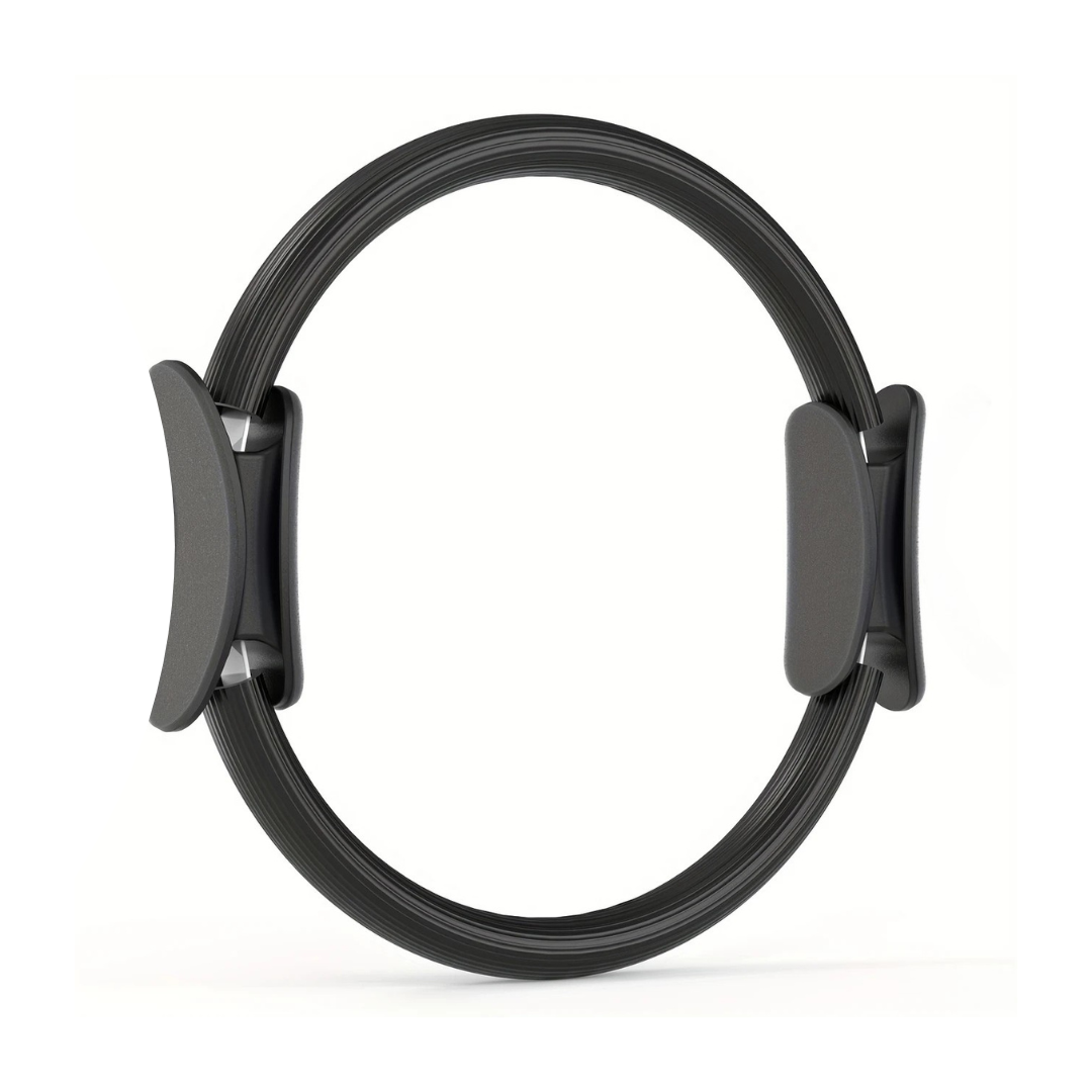 Kit Pilates complet avec accessoires sur fond blanc