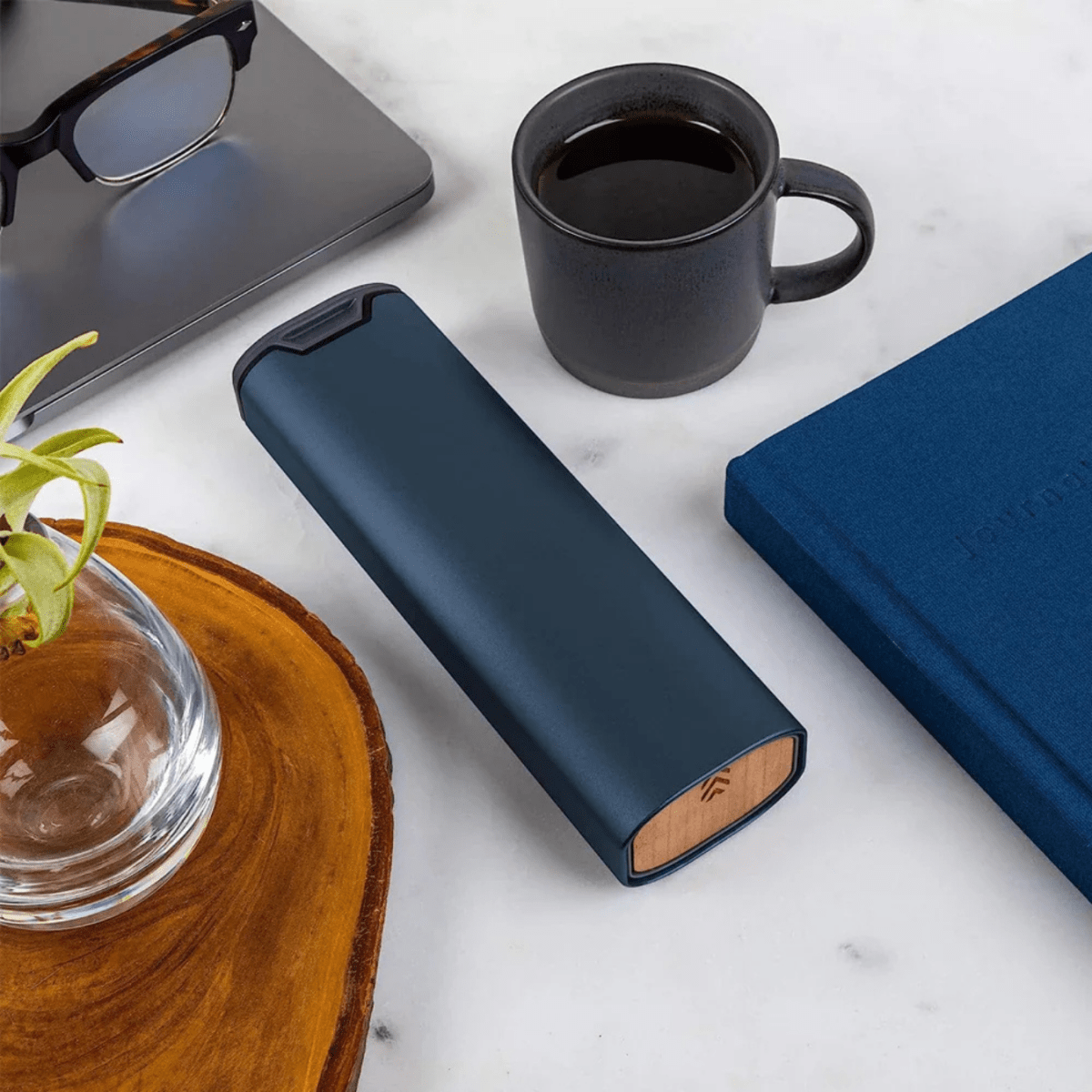 Organisateur de pilules avec compartiments étiquetés pour chaque jour