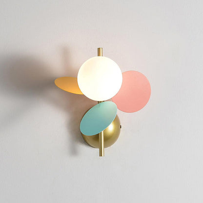 Vue d'ensemble de l'applique, intégrée dans un couloir moderne